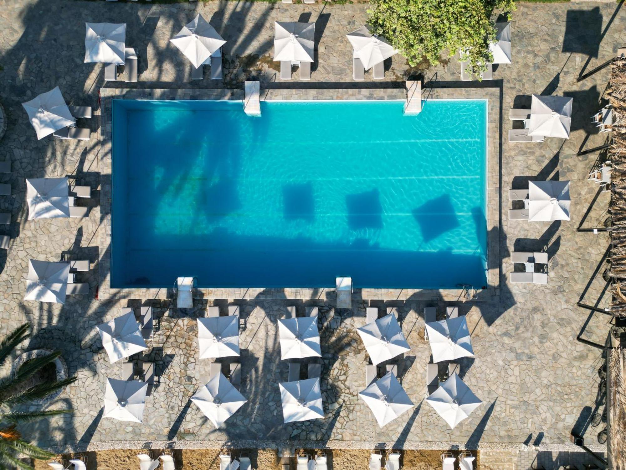 Long Beach Hotel & Resort Longos  Exteriör bild